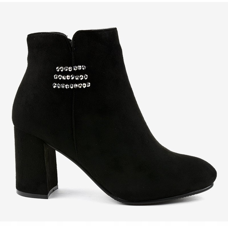 Schwarze isolierte Stiefel am 7505-GA-Pfosten 2