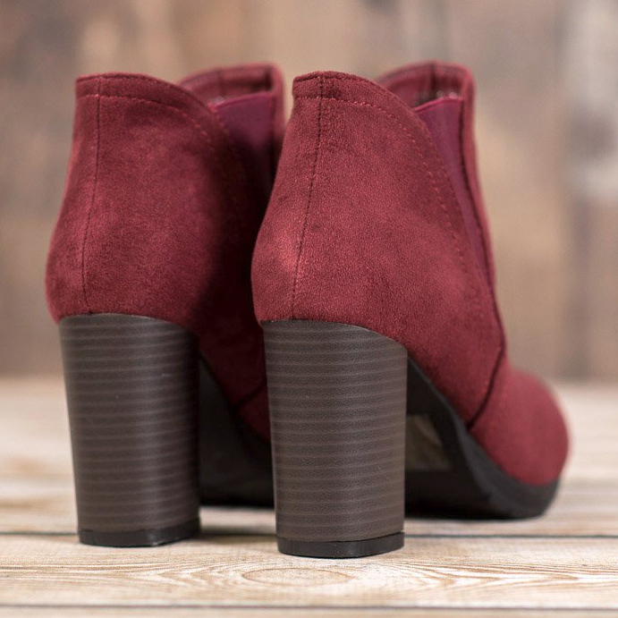 SHELOVET Slip-On-Stiefel an einem Pfosten rot 2