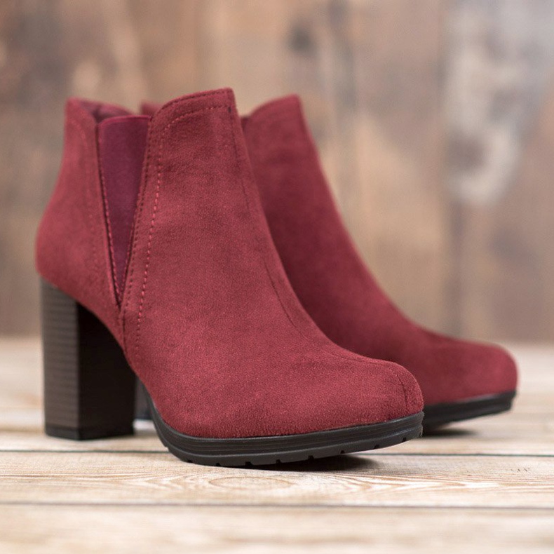 SHELOVET Slip-On-Stiefel an einem Pfosten rot 1