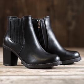 Comer Stiefel aus Ökoleder schwarz 1