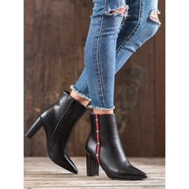 SHELOVET Stiefel mit Ziergürtel schwarz 2