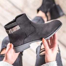 SHELOVET Stiefel mit Ziergürtel schwarz 1