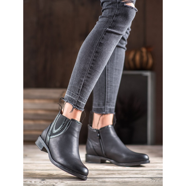 Small Swan Schwarze Stiefeletten aus Öko-Leder 1