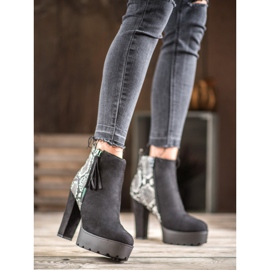 Weide Plateaustiefel mit Schlangenprint schwarz 1