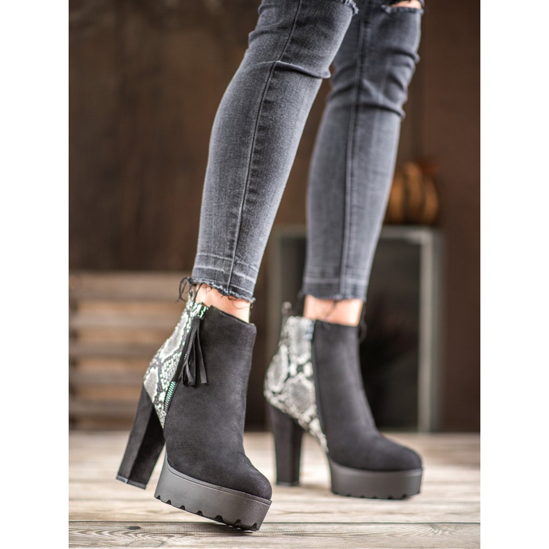 Weide Plateaustiefel mit Schlangenprint schwarz 1