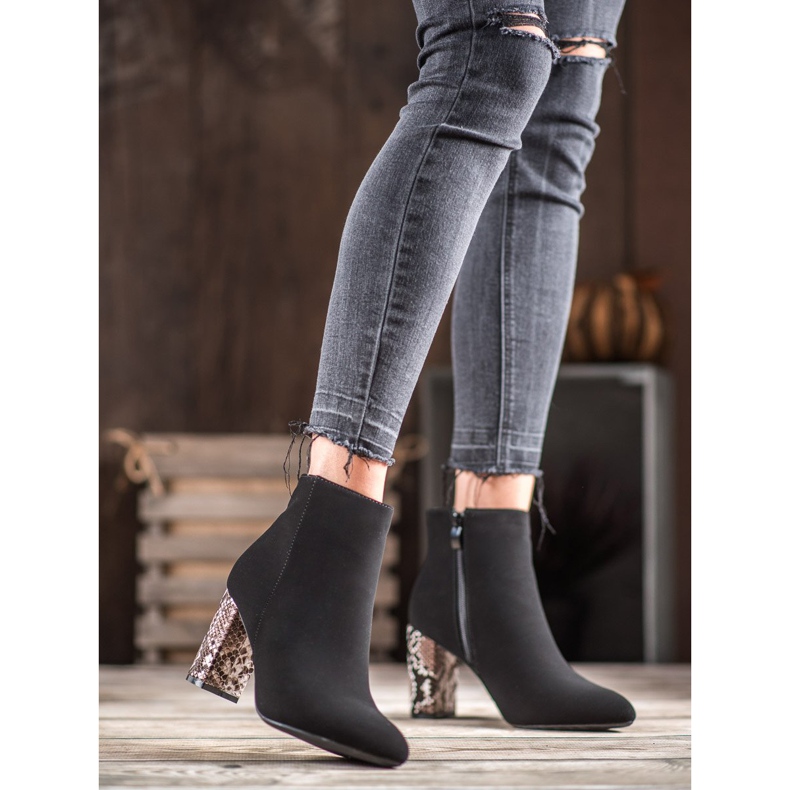 Weide Stiefeletten aus Wildleder mit Schlangenprint schwarz 1