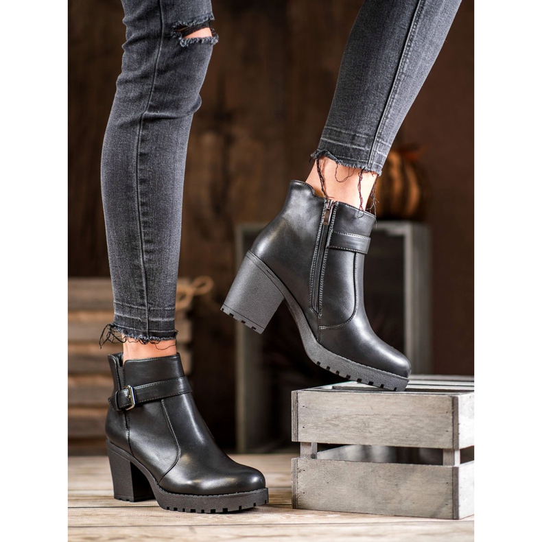 Bella Paris Stiefel mit Schnalle schwarz 1
