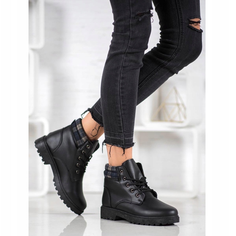 SHELOVET Bequeme Trapper auf der Plattform schwarz 2