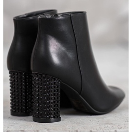 SHELOVET Stiefel mit dekorativem Absatz schwarz 2