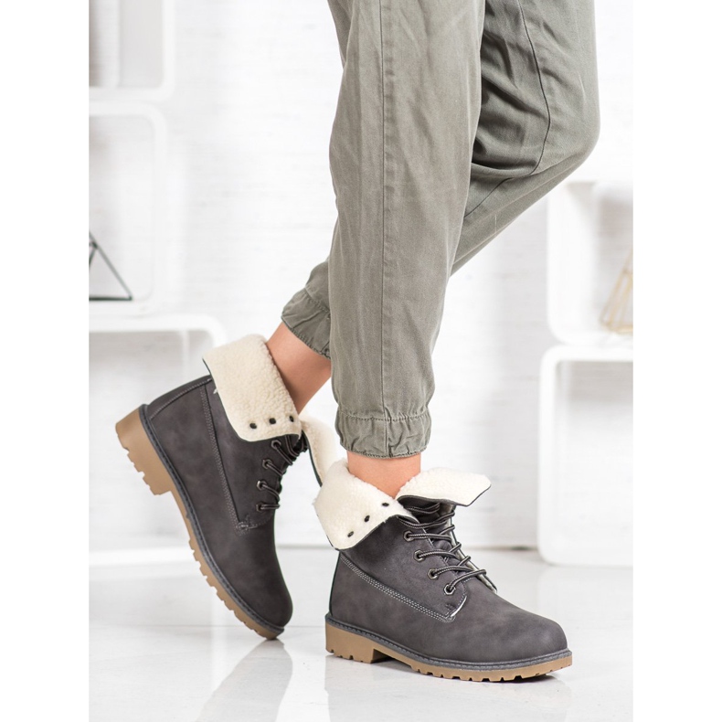 Super Me Graue Stiefel mit Schaffell 1