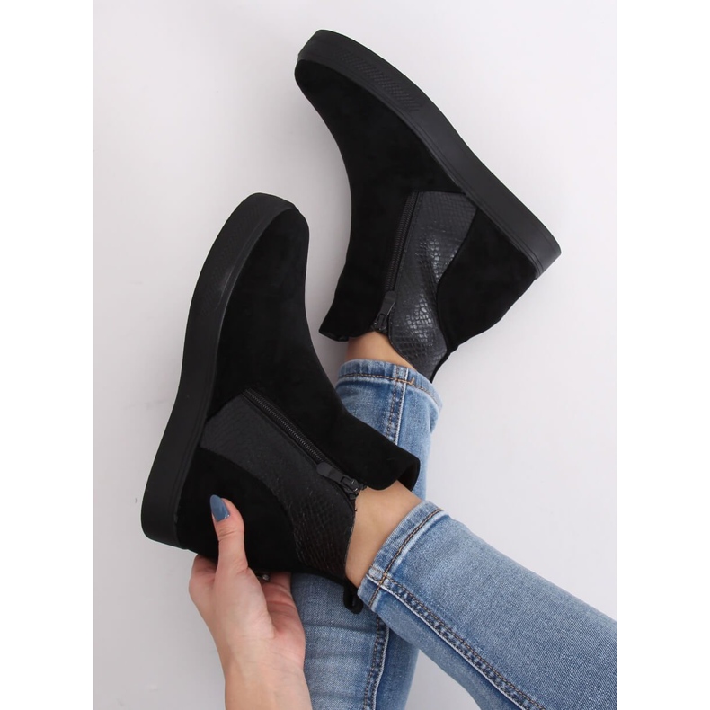 Schwarz RQ235 Schwarze Stiefel auf einem versteckten Keil 1