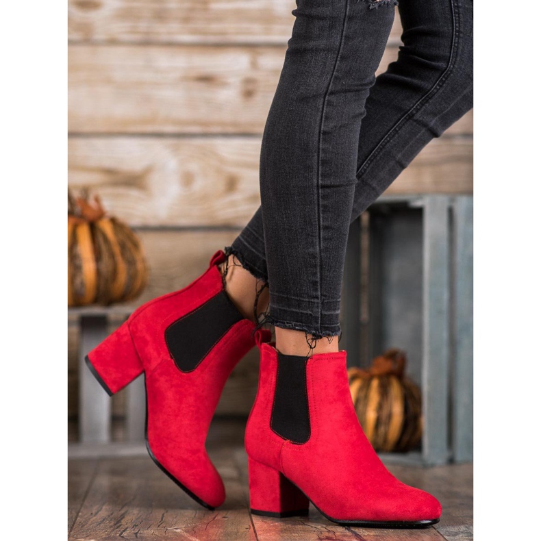 Bestelle Slip-On-Stiefel an einem Pfosten rot 1