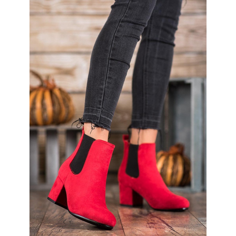 Bestelle Slip-On-Stiefel an einem Pfosten rot 2