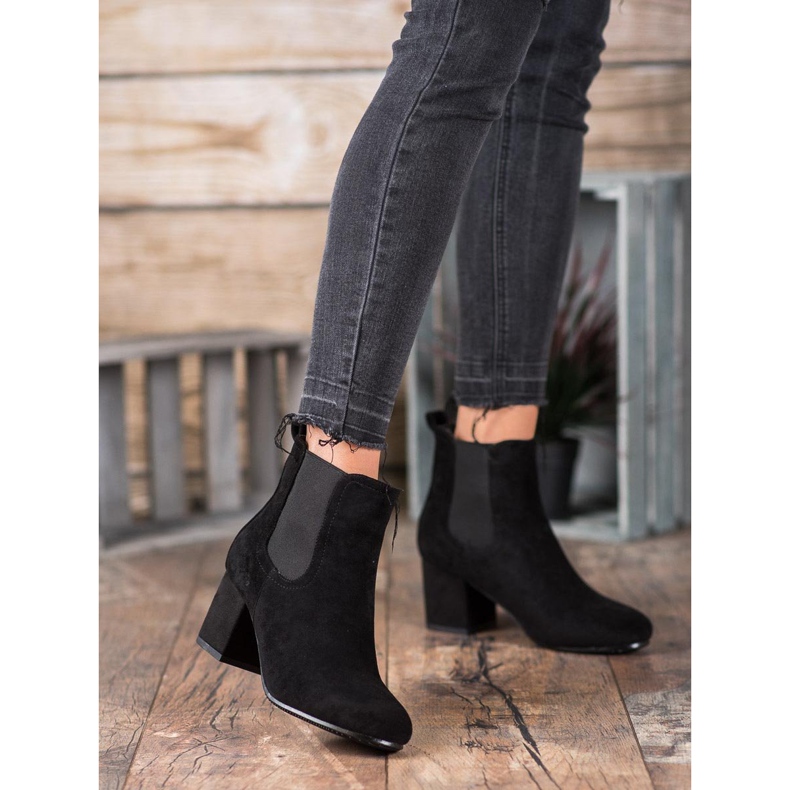 Bestelle Slip-On-Stiefel an einem Pfosten schwarz 2