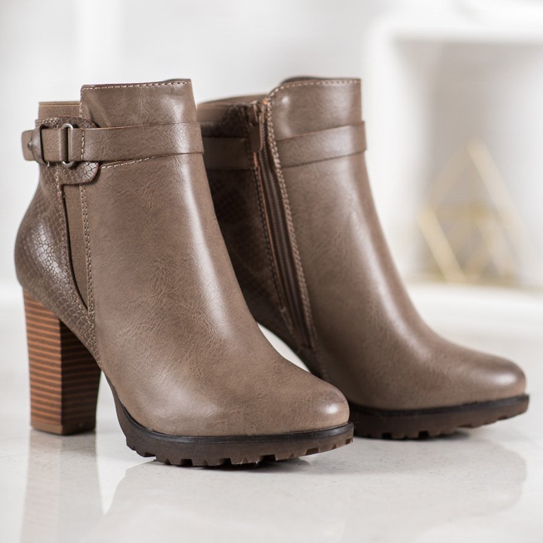 Super Mode Elegante Stiefel auf einem Pfosten braun 1