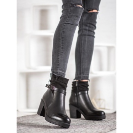 SHELOVET Schwarze Stiefel mit Schnalle 1