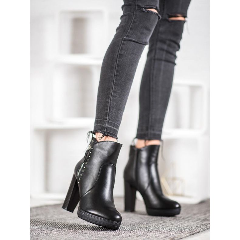 Kayla Stiefel auf einem Pfosten schwarz 1