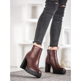 Small Swan Braune Stiefel auf der Plattform 2