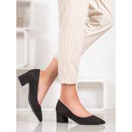 Fama Pumpen auf einer Säule schwarz 1