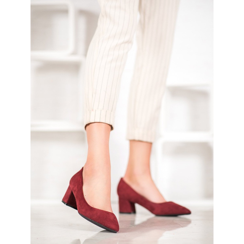 Fama Pumpen auf einer Säule rot 2