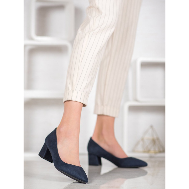 Fama Pumpen auf einer Säule blau 1