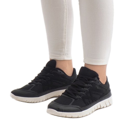 Schwarze Sport-Sneaker mit Mesh X-18 1