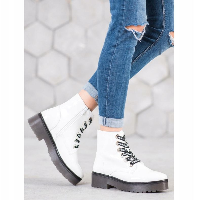 Sergio Leone Weiße Schuhe auf der Plattform 1