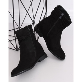 Schwarze Stiefel mit verstecktem Keilabsatz 2C8AX7680-1 Schwarz 1