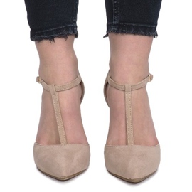 Beige Pumps auf einem Bold Heel 1