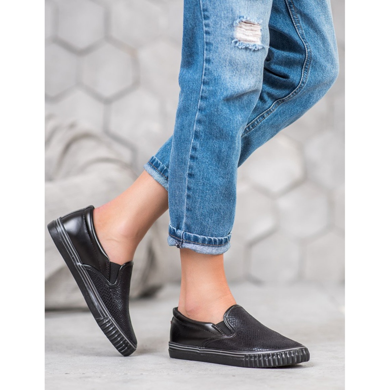 Schwarze Slip-On-Sneakers 1
