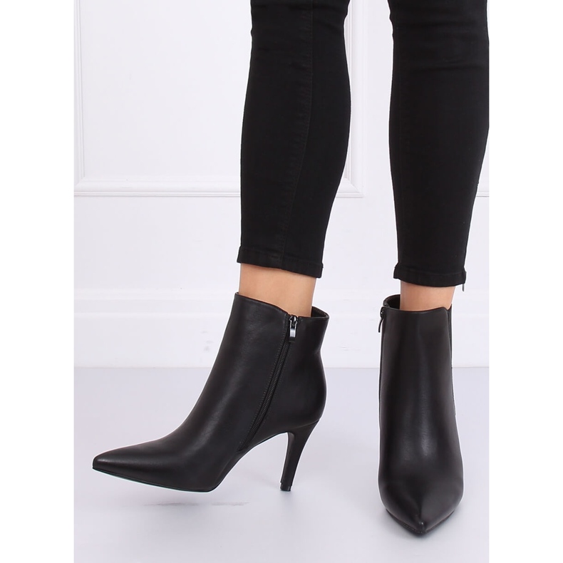 Schwarze Jodhpur-Stiefel auf dem Stilettoabsatz TX-1852-1 Schwarz 1