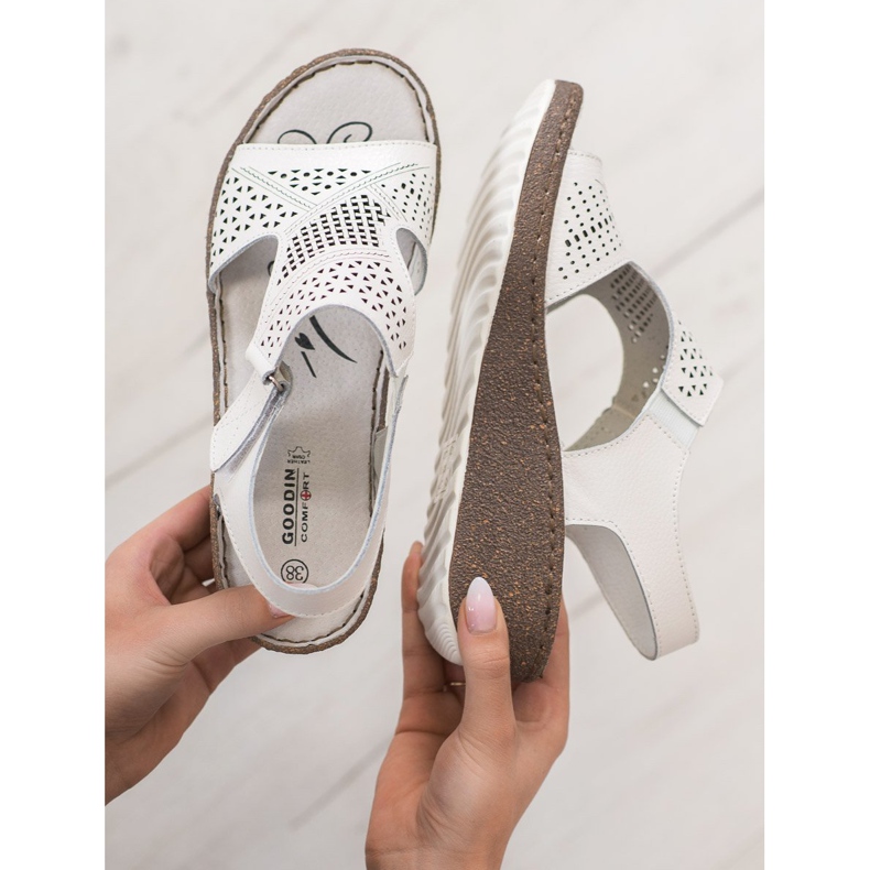 Goodin Durchbrochene Keilsandalen weiß 2