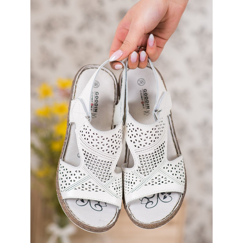 Goodin Durchbrochene Keilsandalen weiß 1