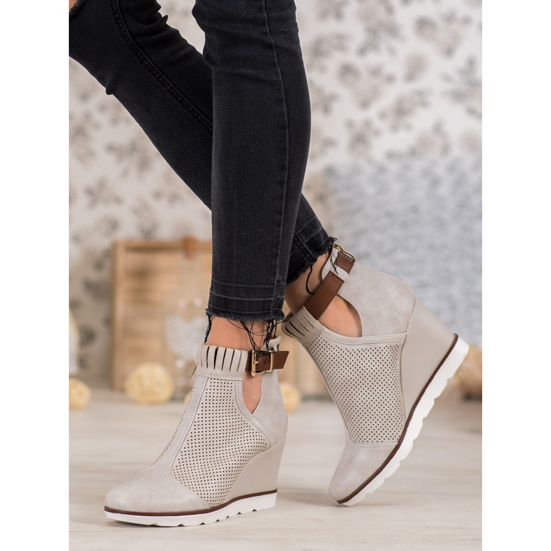 Filippo Durchbrochene Stiefel auf einem Keil braun 1