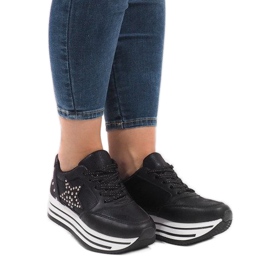 Schwarze Sport-Sneaker auf der BM1916-5-Plattform 1