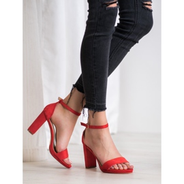 Goodin Wildledersandalen auf einer Bar rot 1