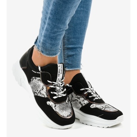 Schwarze YL-8 Sneaker im Schlangenstil 2