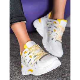 Small Swan Bequeme Sneakers aus Öko-Leder weiß gelb 1