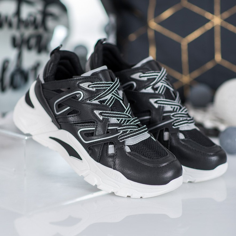 Small Swan Bequeme Sneakers aus Öko-Leder schwarz 1