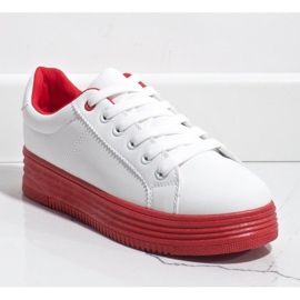 Weiße Turnschuhe auf einer dicken roten Sohle W-68 1