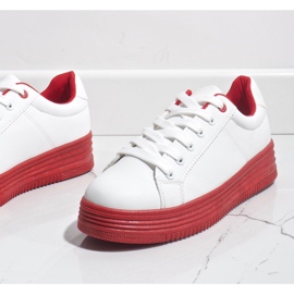 Weiße Turnschuhe auf einer dicken roten Sohle W-68 3