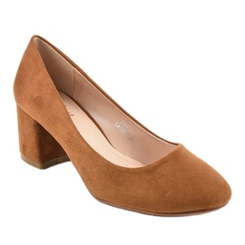 Braune Wildleder-Pumps am FM1089-Pfosten 1