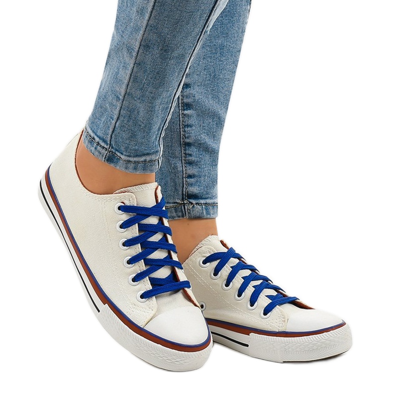 Klassische weiße niedrige Sneakers W03 1