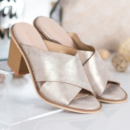 Sergio Leone Goldene Hausschuhe an der Bar 2