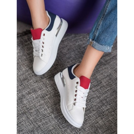 SHELOVET Sneakers auf der Plattform mit Öko-Leder weiß 1