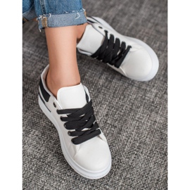 SHELOVET Sneakers auf der Plattform mit Öko-Leder weiß 2