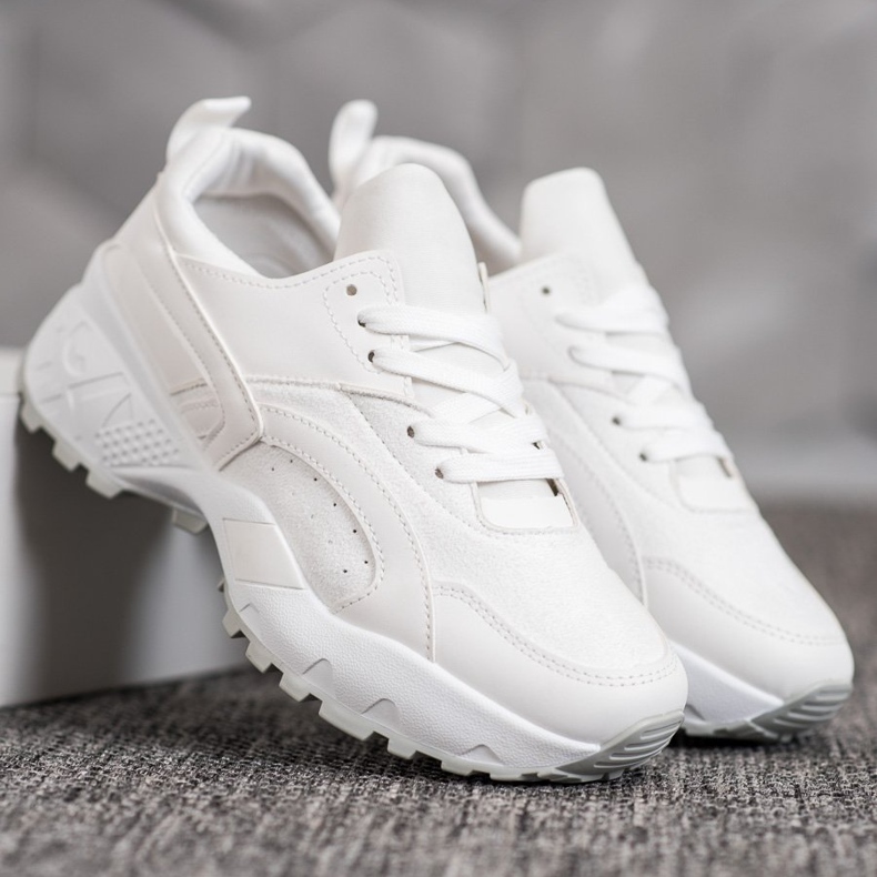 MCKEYLOR Sportschuhe weiß 1