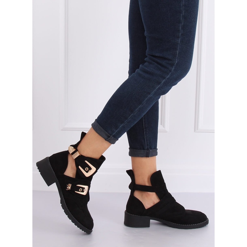 Schwarze Stiefel mit Cut-Outs ZE01P Schwarz 1