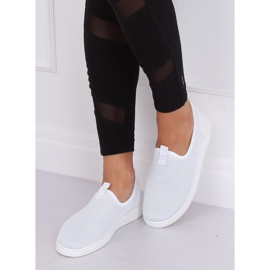 1066 Weiße Slip-On-Sneakers 1