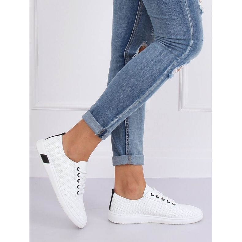 Schwarze und weiße Sneakers zum Schnüren BB77 Black 2